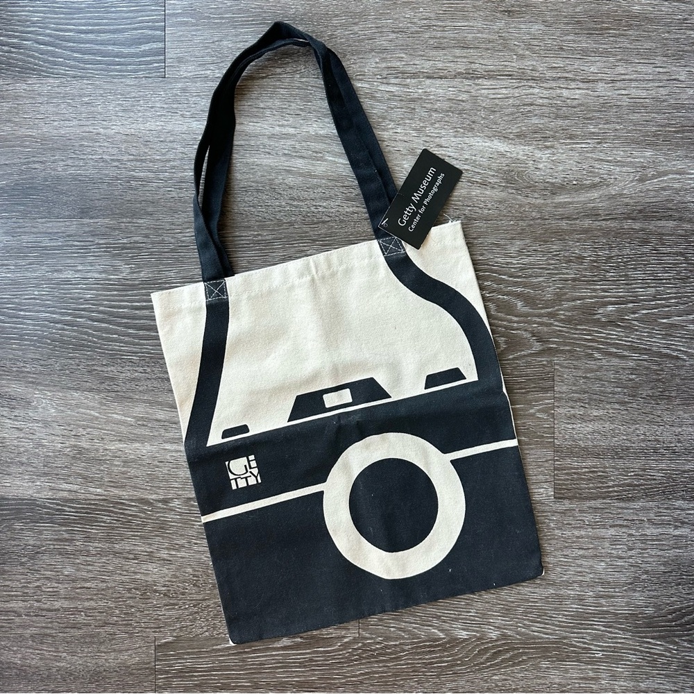 NWT Getty Canvas Camera Tote Bag